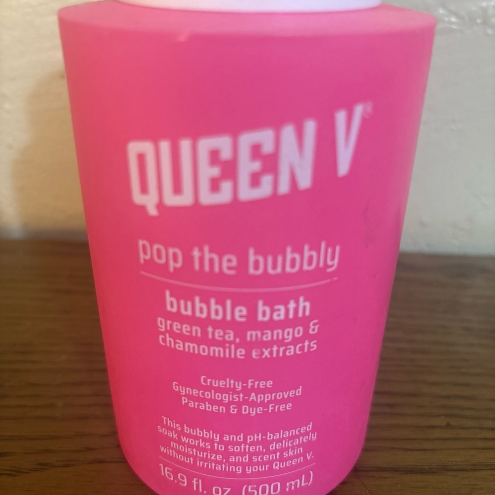Queen V pop the bubble bubble bath